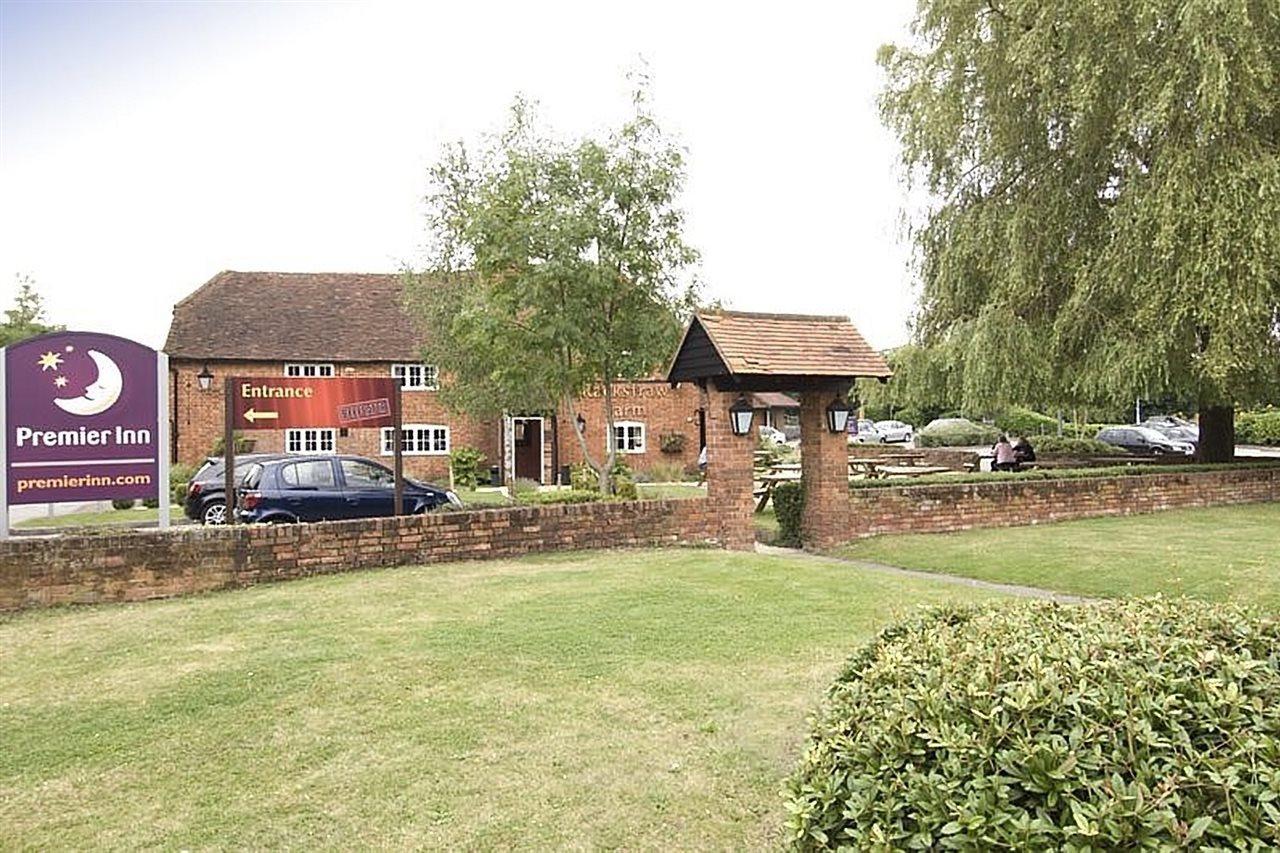 Premier Inn Premier Inn Sandhurst Сандхърст Екстериор снимка