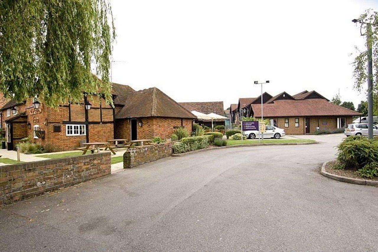 Premier Inn Premier Inn Sandhurst Сандхърст Екстериор снимка