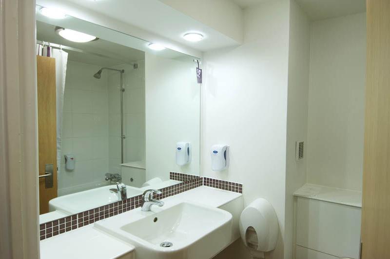 Premier Inn Premier Inn Sandhurst Сандхърст Екстериор снимка