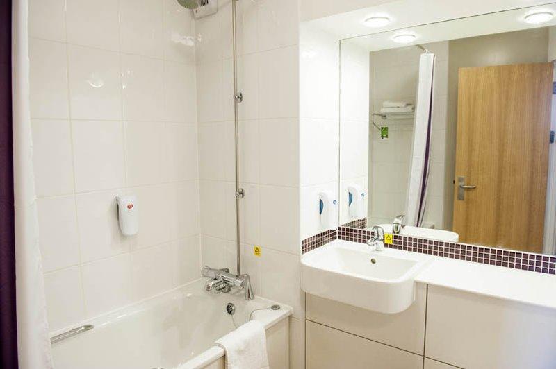 Premier Inn Premier Inn Sandhurst Сандхърст Екстериор снимка