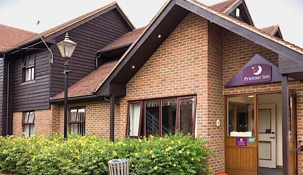Premier Inn Premier Inn Sandhurst Сандхърст Екстериор снимка